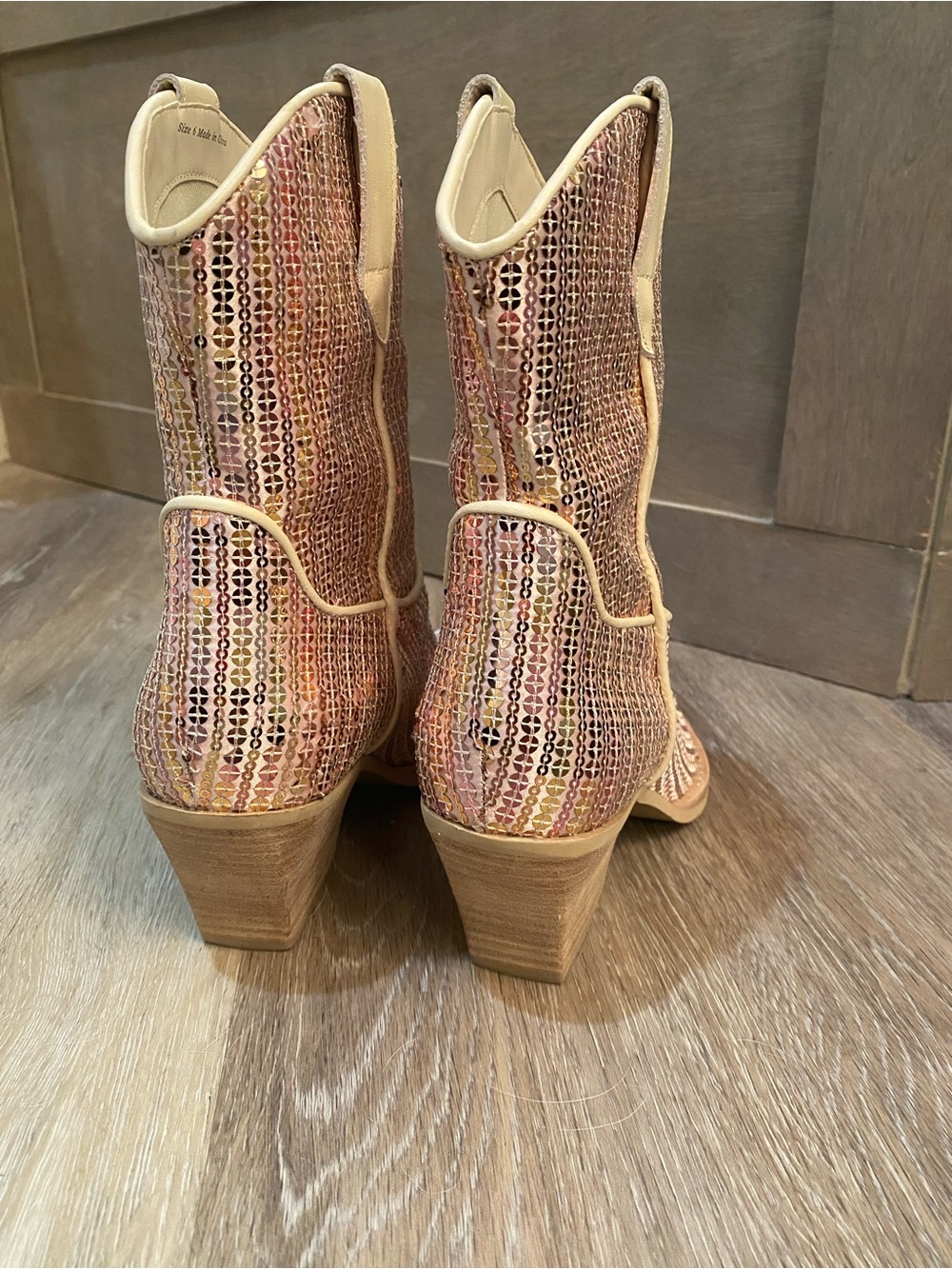 Dolce Vita Runa Sequin Western Ankle
Boots Pointed Toe Block Heel
Cream-Size 6 - Picture 5 of 10